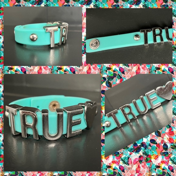 BCBG “TRUE 🤍” Teal Silicone Snap Bracelet - Picture 2 of 12